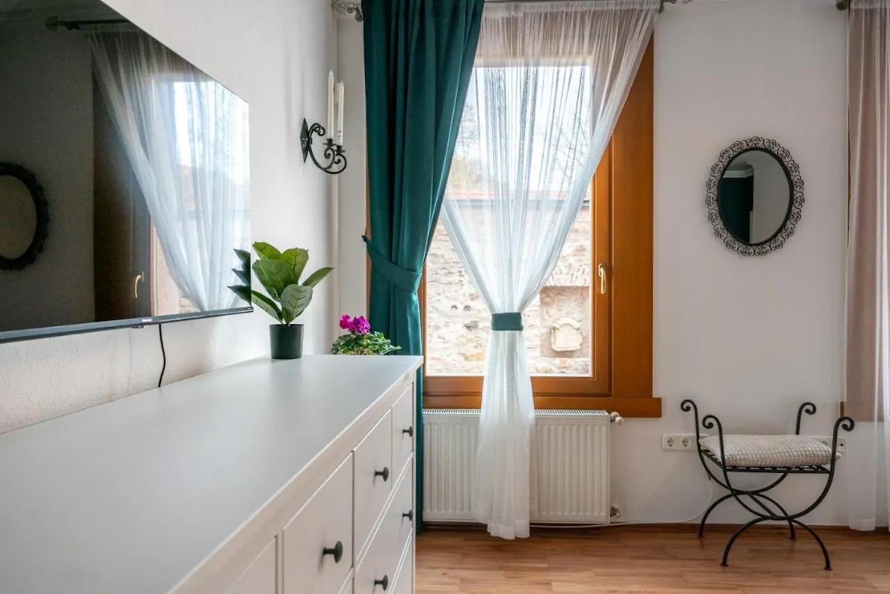 Romantic Studio Secret Garden Budapest Apartment